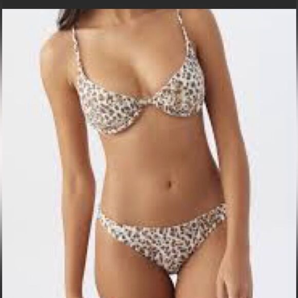 O’NEILL WOMEN’S BIKINI BOTTOM LEO FLAMENCO WITH HI-LEG DESIGN SIZE SMALL NWT - Picture 7 of 9